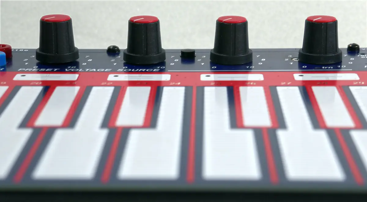 Buchla USA LEM218 v3 MIDI / CV Touch Keyboard Review