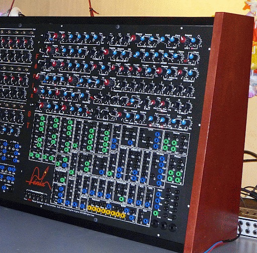 Fénix GT, which evolved into the separate Fénix II and III (image from dutchsynth.nl)