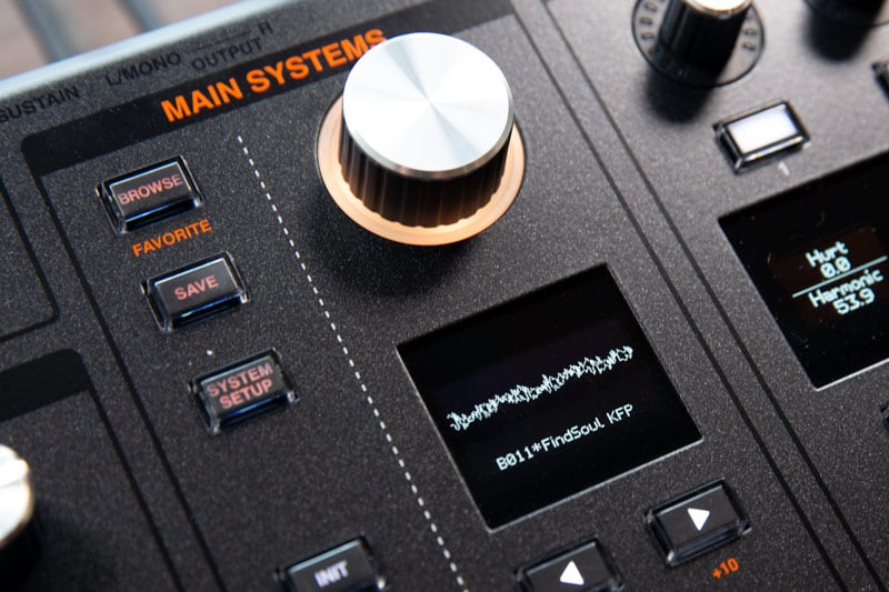 Waveform display on the ASM Hydrasynth Keyboard