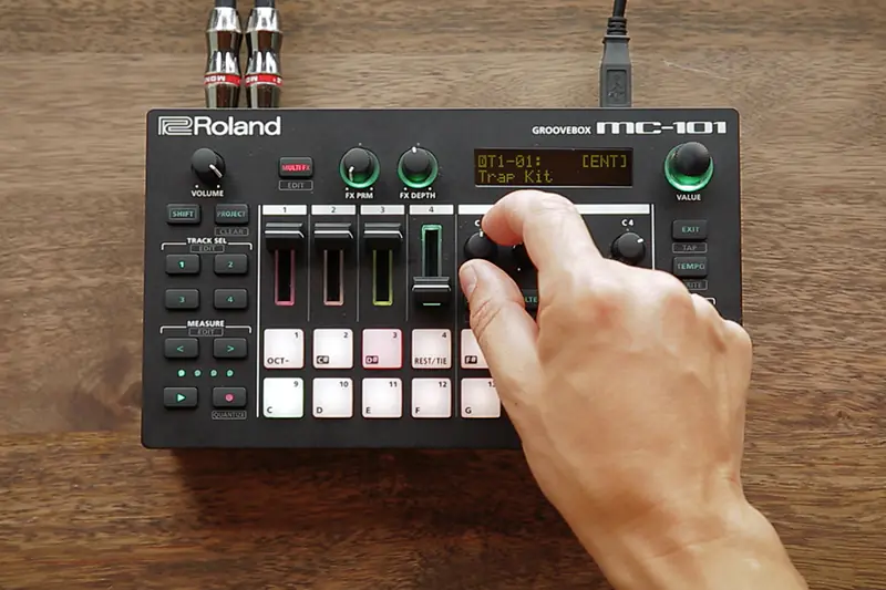 Roland MC-101 Goovebox at a Glance