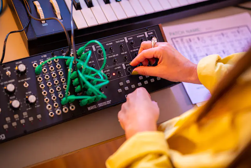 鍵盤楽器 Moog Mavis Moog MAVIS Semi-Modular Synthesizer Review
