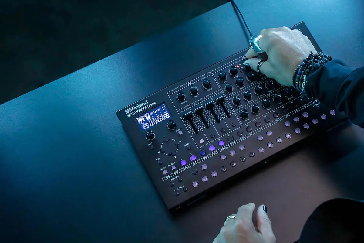 Roland SH-4d Desktop Synthesizer + Groovebox Review